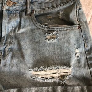 FOREVER 21 DISTRESSED DENIM SHORTS SIZE 30